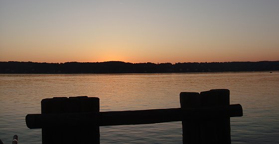 Sonnenuntergang hinter dem Starnbergersee