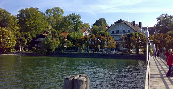 Blick auf Ammerland am Starnberger See