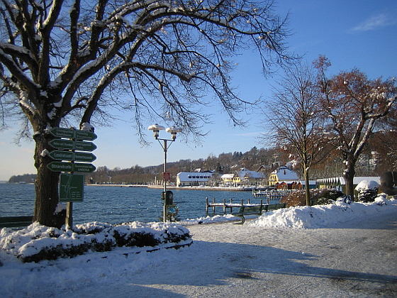 Winterliche Uferpromenade in Starnberg